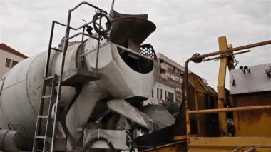 Kamyon Vakfı arasında beton pompa.