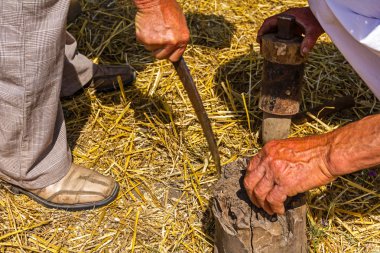 Çiftçi Keskinleştirme, Ütü, tırpan bıçakta onarmak.