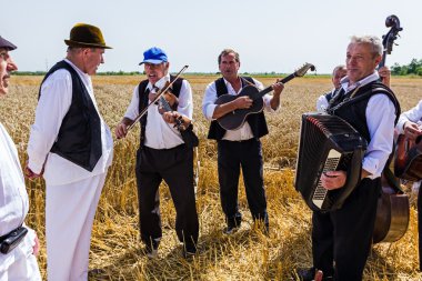 İyi bir hasat için müzik.