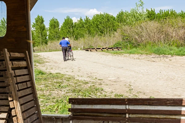 People are pushing bikes. — Stock Photo, Image