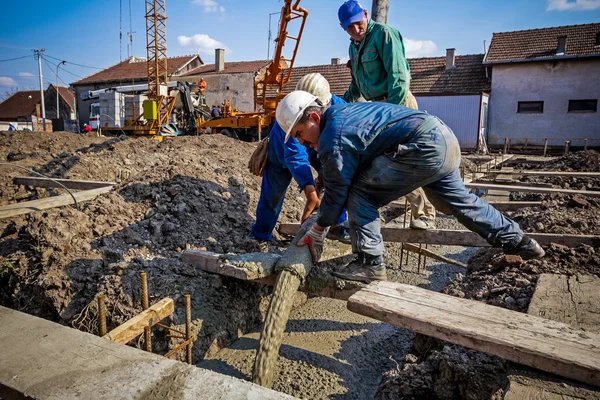 Concrete is pouring — Stock Photo, Image