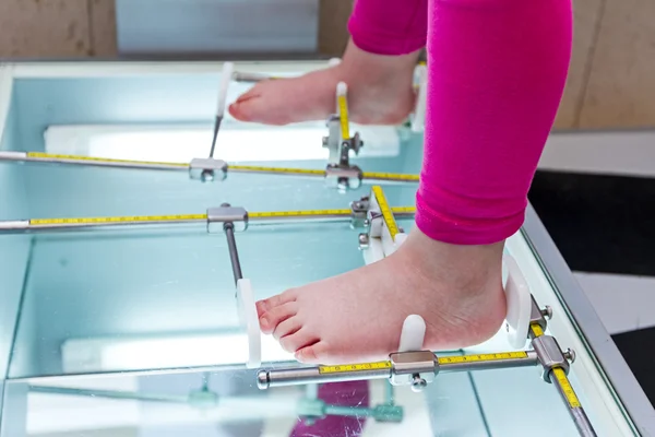 足のチェックと測定 — ストック写真