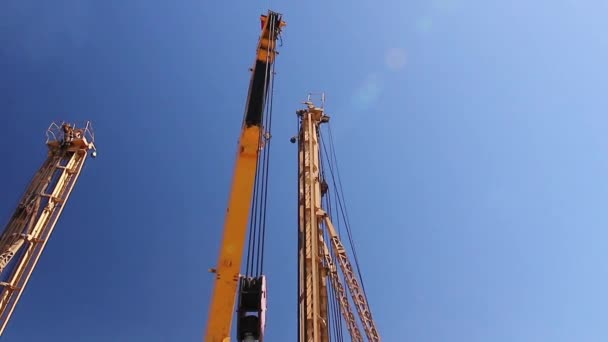 Mobile crane on truck is loading spare part. — Stock Video