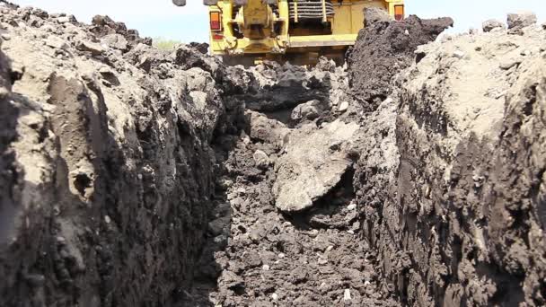 Excavator is excavating a ditch — Stock Video