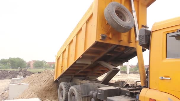 Dump truck a memóriából a talaj. — Stock videók