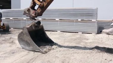 Tarak onun kova değiştirir.