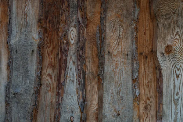 Eski doğal işlenmemiş tahta kalasları. — Stok fotoğraf