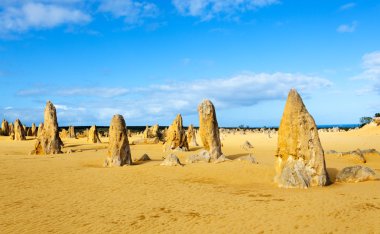 Pinnacles kireçtaşı oluşumları Nambung Milli Parkı içinde Cervantes, Batı Avustralya, yakınındaki vardır.