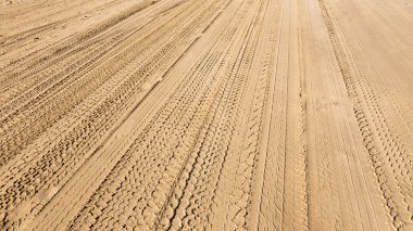 dört tekerlek sürücü parça kumsalda