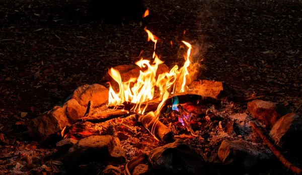 แคมป ไฟจากไม — ภาพถ่ายสต็อก