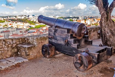 Aziz George Kalesi, Portekiz 'in başkenti Lizbon' da MÖ 8. yüzyıla kadar uzanan tarihi bir kaledir. 12. yüzyıldan beri., 