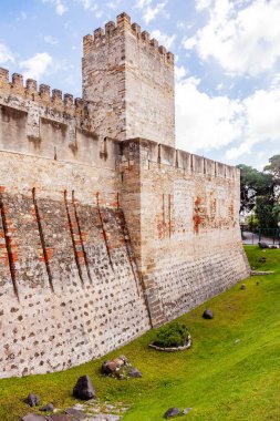 Aziz George Kalesi, Portekiz 'in başkenti Lizbon' da MÖ 8. yüzyıla kadar uzanan tarihi bir kaledir. 12. yüzyıldan beri., 