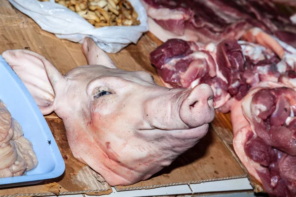 Pork Head Asian Meat Market Confronting Westerners — Stock Photo, Image