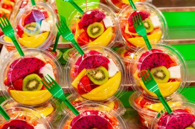 Güzel meyve kaseleri.