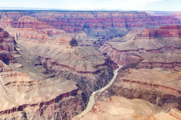 Enorma Grand Canyon Med Sina Skiktade Band Röd Rock Avslöjar — Stockfoto