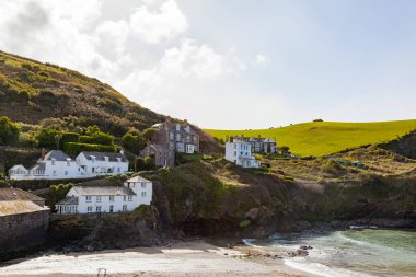 Cornwall 'daki Port Isaac TV şovu Doc Martin tarafından meşhur edildi.