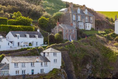 Cornwall 'daki Port Isaac TV şovu Doc Martin tarafından meşhur edildi.
