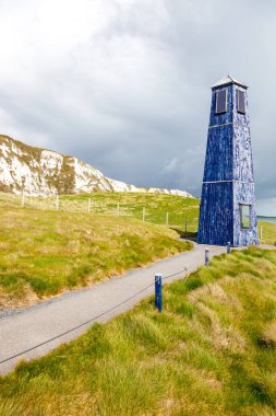 Samphire Hoe, İngiltere 'nin güneydoğusundaki Kent kentinde Dover' in 3 km batısında yer alan bir şehir parkı. Park, Kanal Tüneli kazılarından 4.9 milyon metreküp tebeşir marl kullanılarak oluşturuldu. 