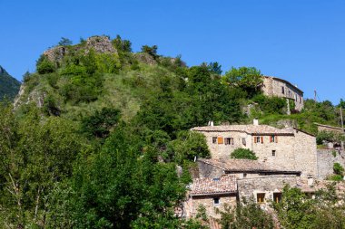 Grasse 'den 50 bin kilometre uzaklıktaki St. Auban' da bir olay yeri. Fransa