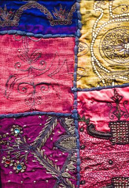 Hint sarisinin çok süslü ve renkli bir fotoğrafını çek.