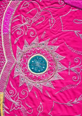 Hint sarisinin çok süslü ve renkli bir fotoğrafını çek.