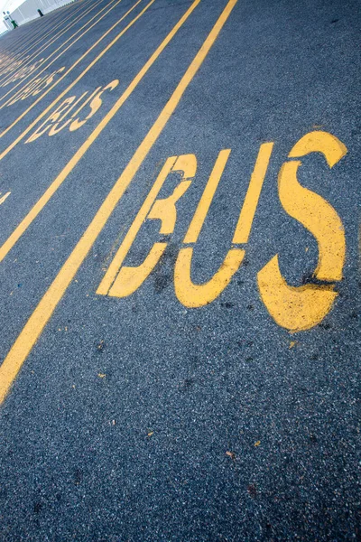Drukke Plek Veel Bus Parkeerplaatsen — Stockfoto