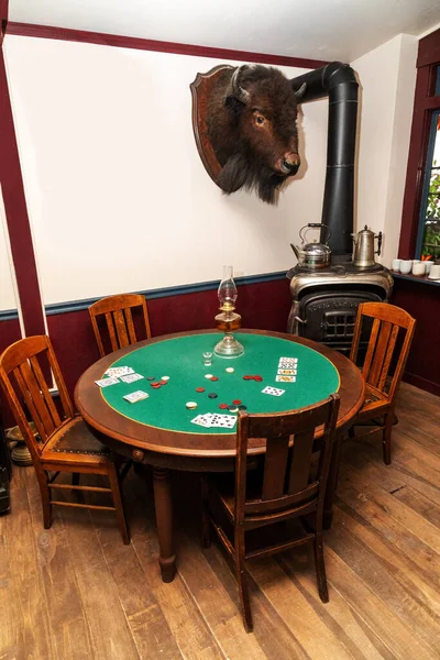 Old Fashioned Gaming Room Poker Table — Stock Photo, Image