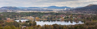  Mandıra çiftçilerinin tepesinden Canberra australia sermaye manzarası