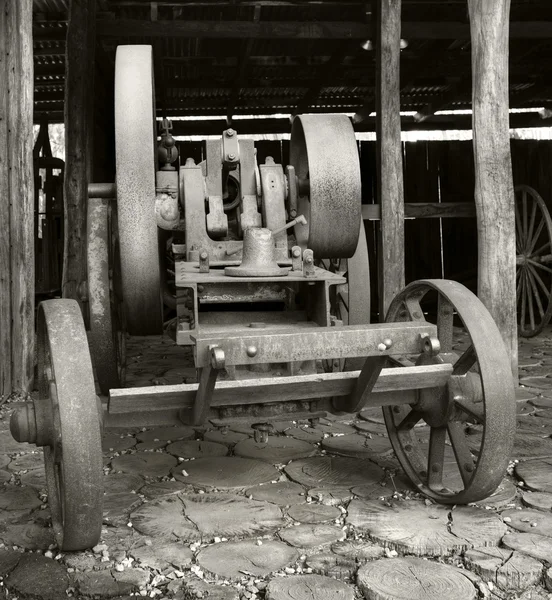 Vecchia Ruota Metallo Arrugginito Museo — Foto Stock