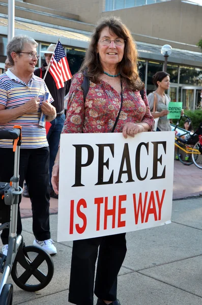 Odile Hugonot-Haber en mitin de paz, Ann Arbor, MI —  Fotos de Stock