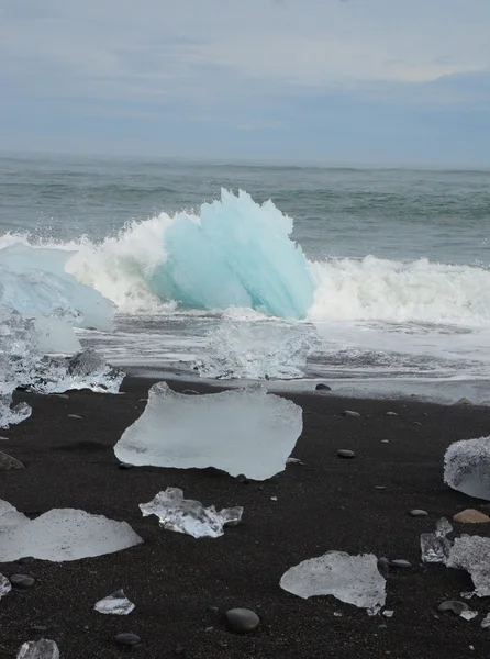 Glacier Lagoon icebergs sur le rivage — Photo