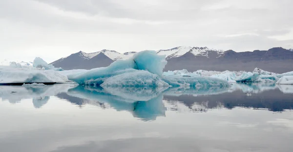 Glacier Lagoon icebergs sur le rivage — Photo