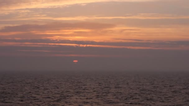 Zonsondergang op zee — Stockvideo