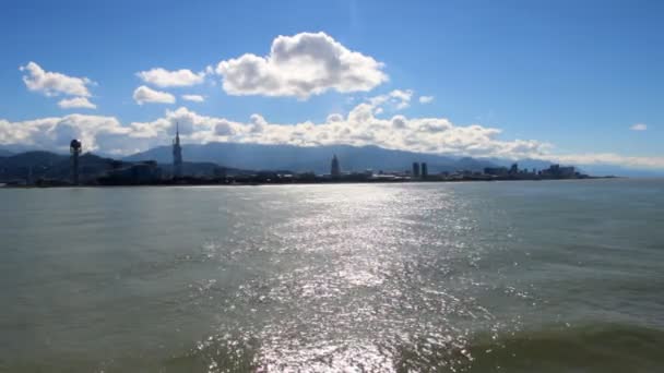 Cidade moderna à beira-mar — Vídeo de Stock