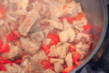 Kazanda Bograch pişirmek