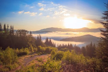 Dağlarda şafak vakti