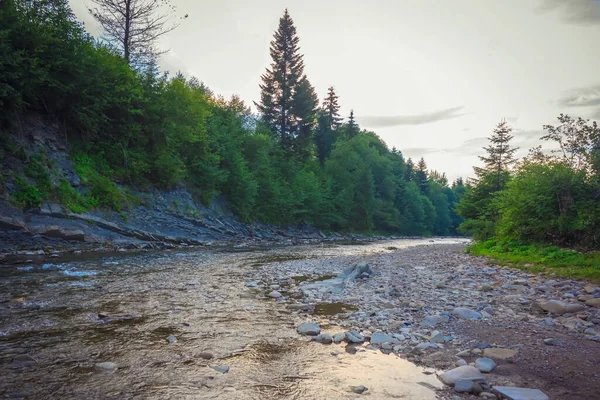 Rivier Bergen — Stockfoto