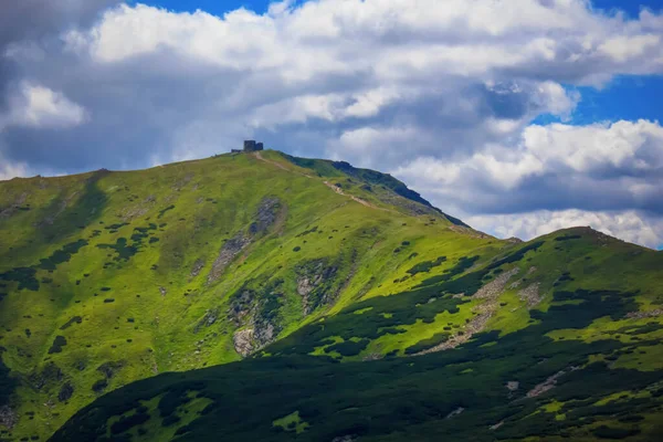 Pop Pop İvan Çernogorski dağının manzarası. Gözlemevi 