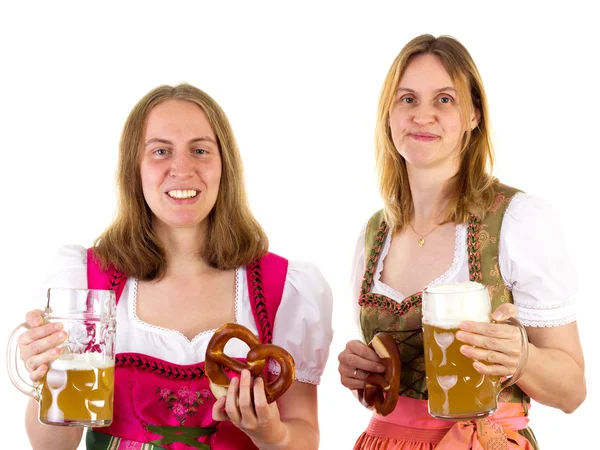 Mulheres em vestidos casuais se divertindo na oktoberfest — Stockfoto