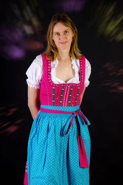 Femme en dirndl à Oktoberfest — Photo