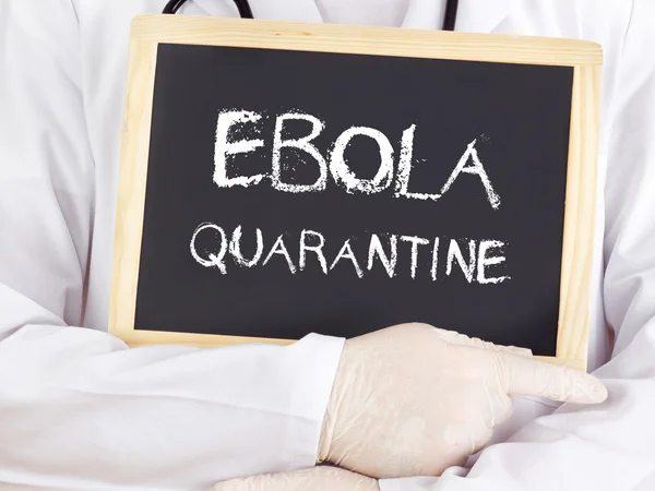 Врач показывает информацию: карантин Эбола — стоковое фото