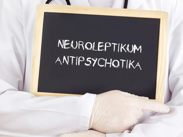 Läkare visar information: Neuroleptika antipsykotiska på tyska — Stockfoto
