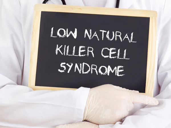 Doctor shows information: low natural killer cell syndrome — Stock Photo, Image
