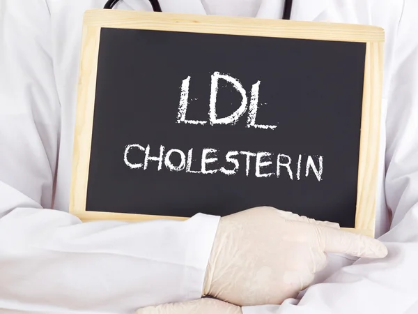 Doctor shows information: LDL cholesterol in german language — Stock Photo, Image