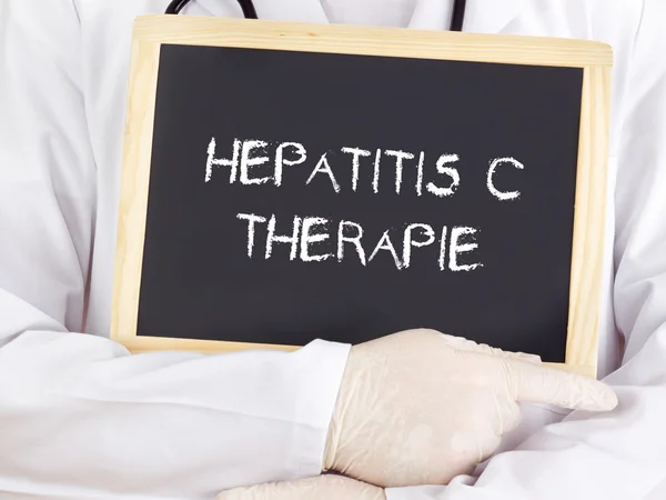 Arts toont informatie: hepatitis-c-therapie in Duits — Stockfoto