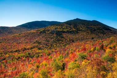 Adirondack 'ın sonbaharında Whiteface Dağı