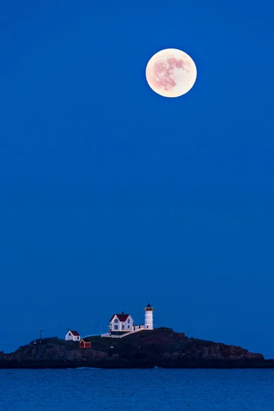 満月以上ケープネディック灯台 — ストック写真