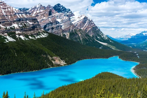 Alberta Daki Peyto Gölü Nün Üzerinde Mavinin Tonları — Stok fotoğraf