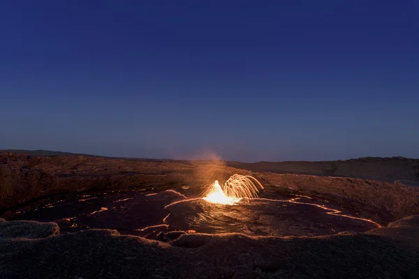 Fuegos artificiales sobre el volcán Erta Ale — Foto de Stock