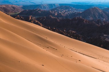 San Pedro de Atacama yakınlarındaki ölüm vadisinde.